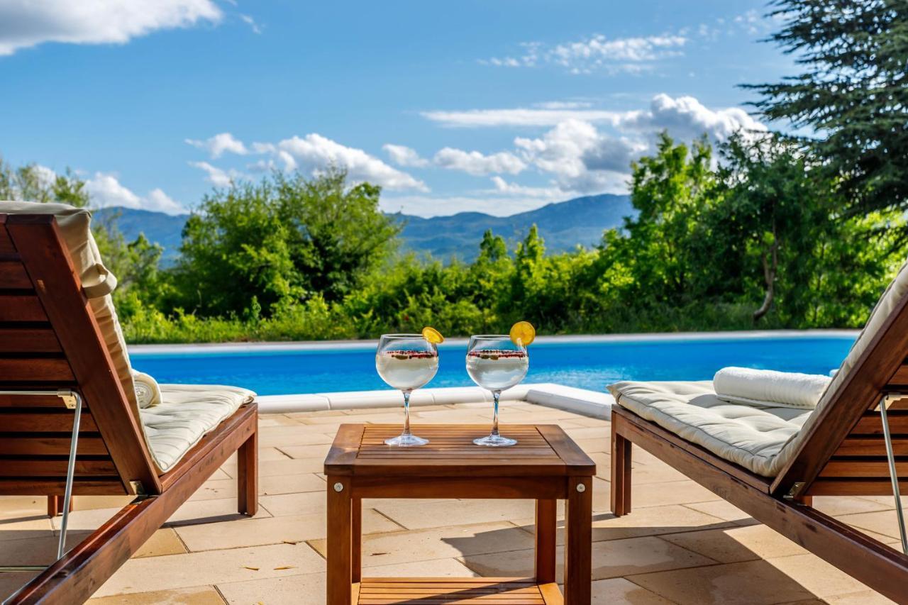 Casa Di Oliva-House With Heated Pool & Jacuzzi In Trilj, Croatia Villa Dış mekan fotoğraf
