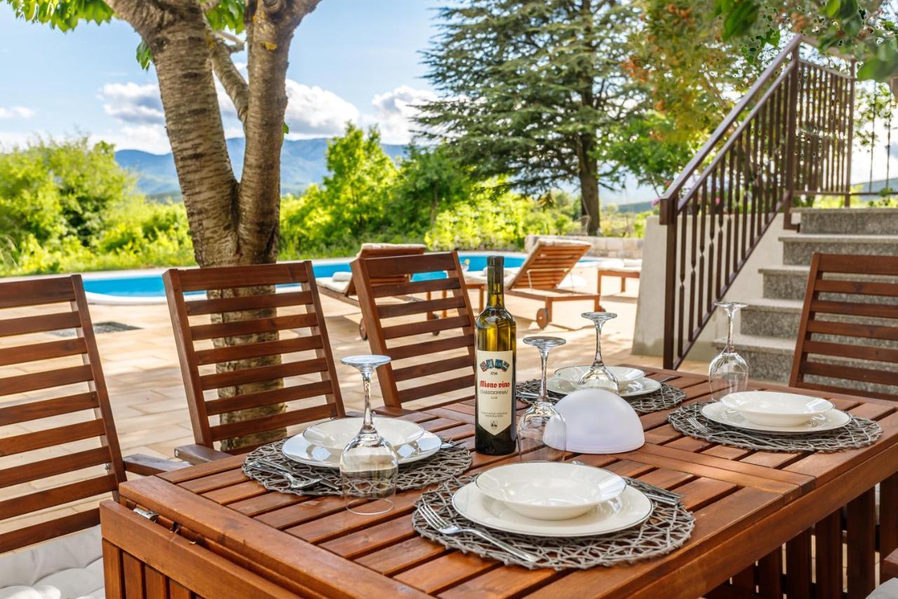 Casa Di Oliva-House With Heated Pool & Jacuzzi In Trilj, Croatia Villa Dış mekan fotoğraf
