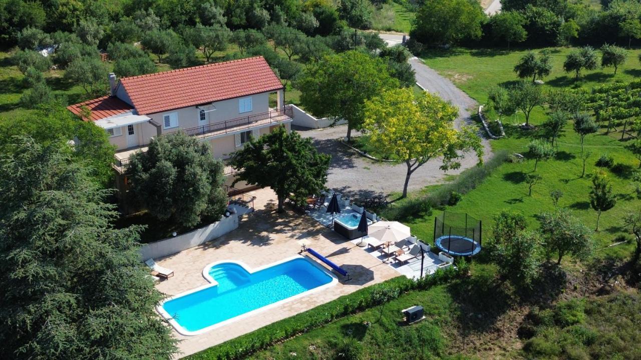 Casa Di Oliva-House With Heated Pool & Jacuzzi In Trilj, Croatia Villa Dış mekan fotoğraf