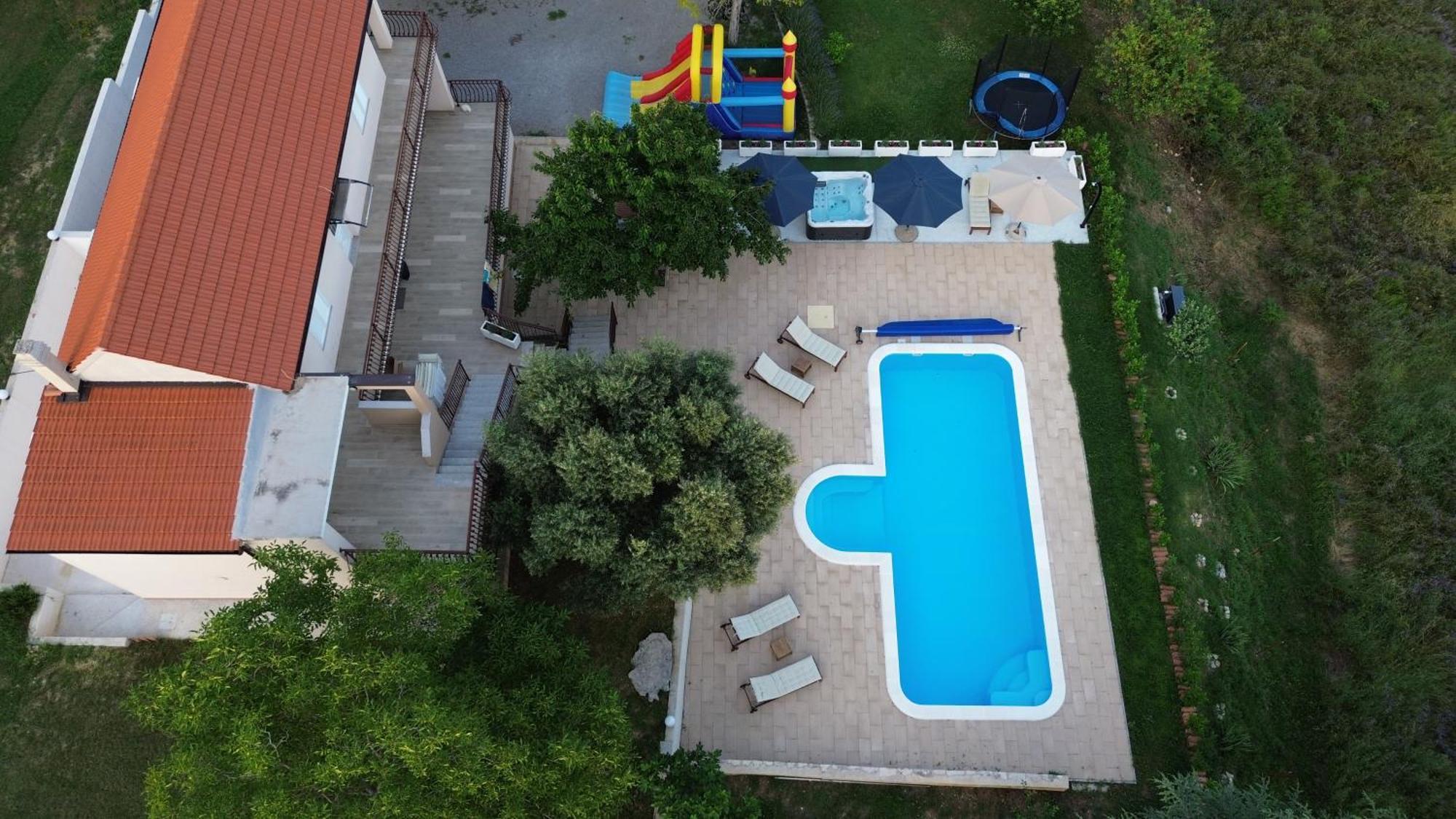 Casa Di Oliva-House With Heated Pool & Jacuzzi In Trilj, Croatia Villa Dış mekan fotoğraf